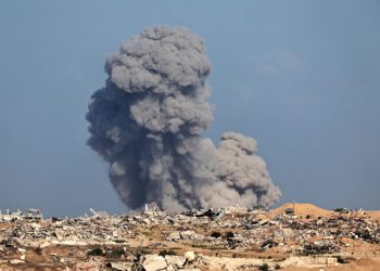 Bombe di Israele sulla Striscia di Gaza (Ansa)