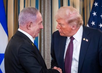 Benjamin Netanyahu (s) con Donald Trump alla Casa Bianca (Ansa)