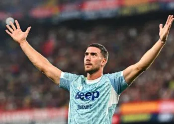 Dusan Vlahovic con la maglia della Juventus (Foto: ANSA)