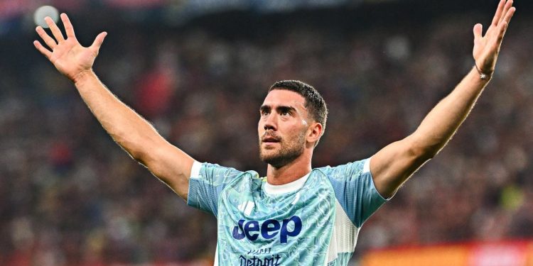 Dusan Vlahovic con la maglia della Juventus (Foto: ANSA)