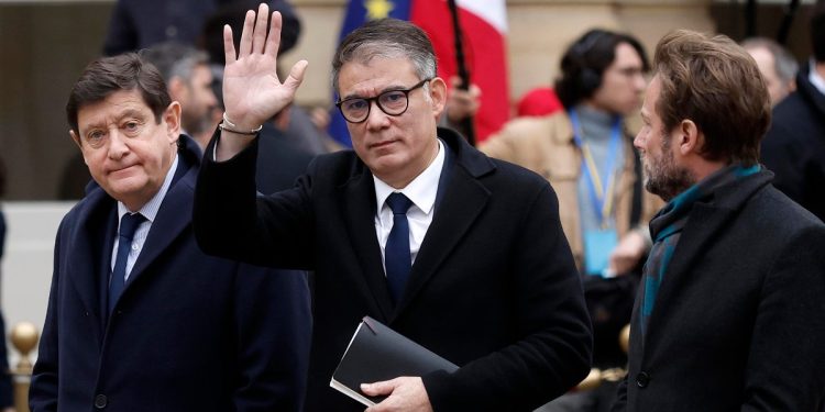 Matignon (Parigi), 16 dicembre 2024: da d. Boris Vallaud, Olivier Faure e Patrick Kanner (Ansa)