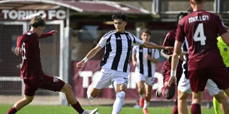 Adam Boufandar al tiro con la Juventus Primavera (da Facebook)