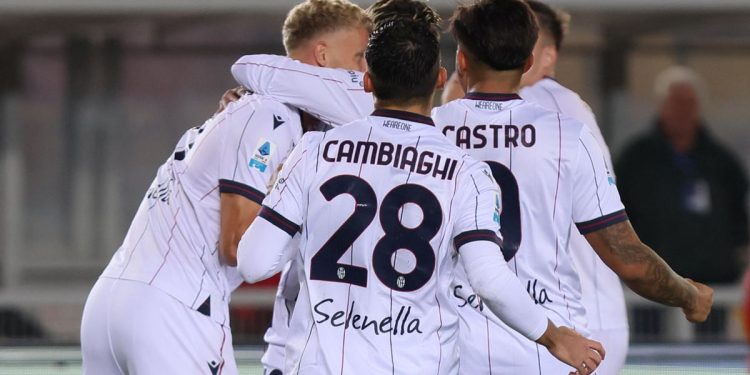 Il Bologna festeggia un gol (Foto ANSA)