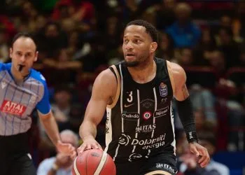 DeVante' Jones con l'Aquila Trento (da facebook.com/AquilaBasketTN)