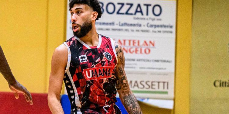 Denzel Valentine con la Reyer Venezia (da facebook.com/ReyerVenezia)