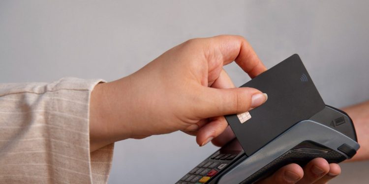 Carta che striscia nel POS