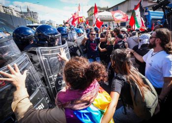 Sciopero indetto dai sindacati, manifestazione a Napoli, 3 ottobre 2025 (Ansa)