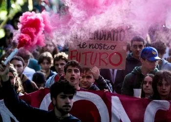Studenti medi in protesta (Ansa)