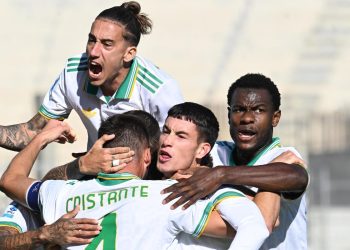 L'esultanza della Roma contro la Fiorentina (Foto Ansa)