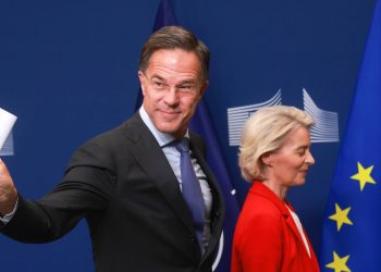 Mark Rutte, segretario generale della NATO, con Ursula von der Leyen, presidente della Commissione UE (Ansa)