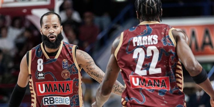 Ky Bowman e Jordan Parks con la Reyer Venezia (da facebook.com/ReyerVenezia)