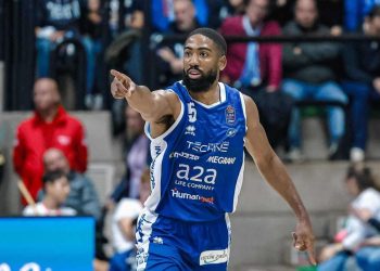 CJ Massinburg con la Germani Brescia (da facebook.com/pallacanestrobrescia)