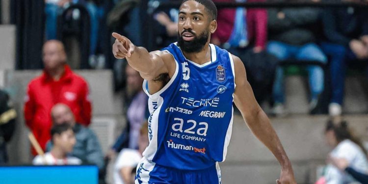 CJ Massinburg con la Germani Brescia (da facebook.com/pallacanestrobrescia)