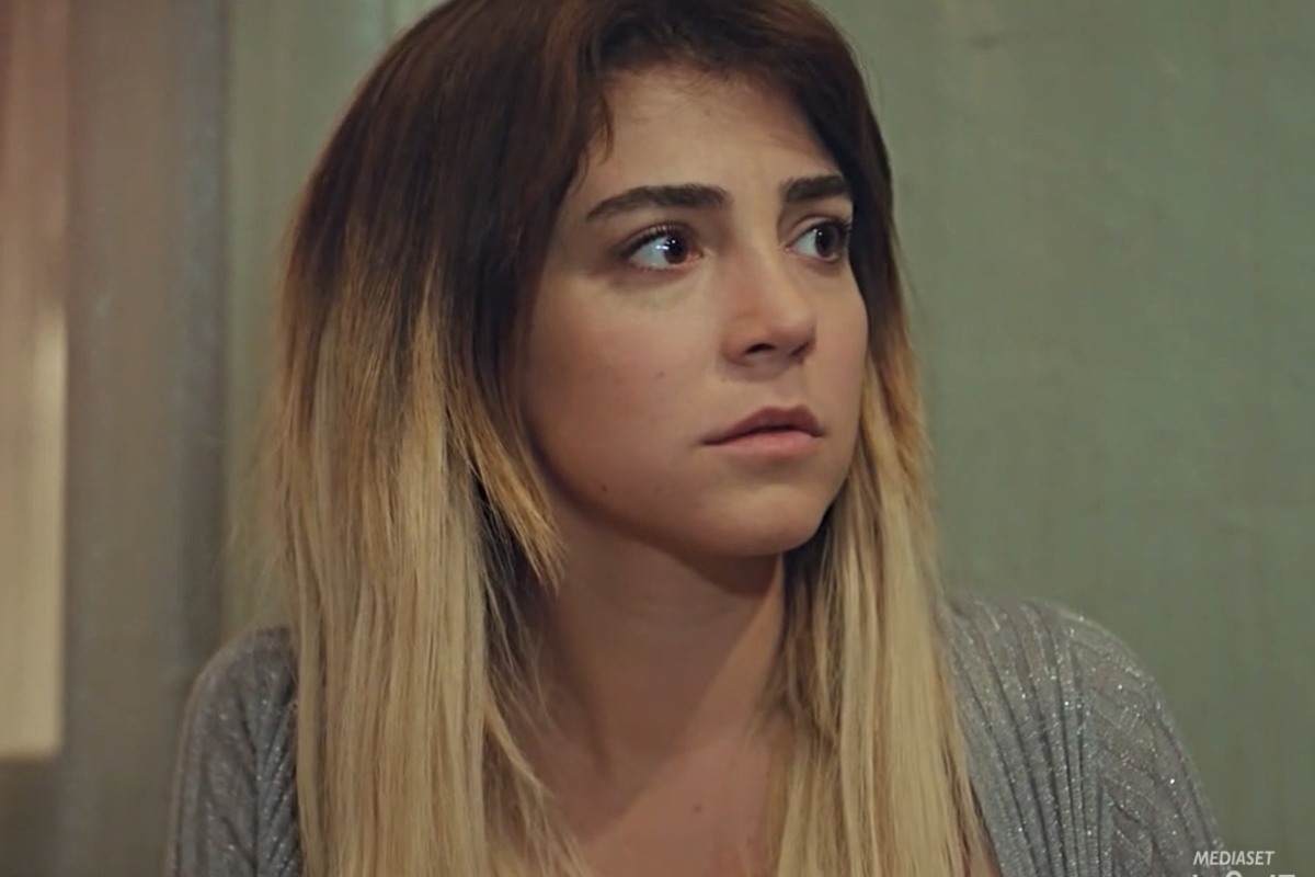 Anticipazioni La forza di una donna 7 ottobre 2025 (Screen Mediaset Infinity)