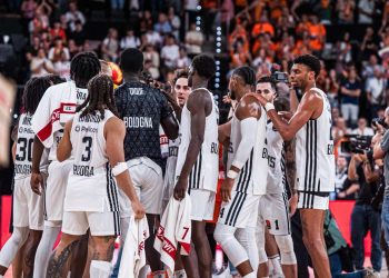 La Virtus Bologna in campo (da facebook.com/virtusbologna)