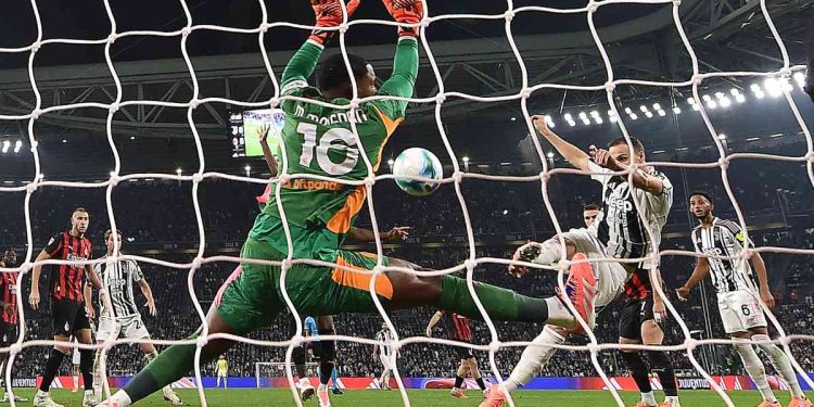 Mike Maignan (Milan) e Federico Gatti (Juventus) (Foto: ANSA)