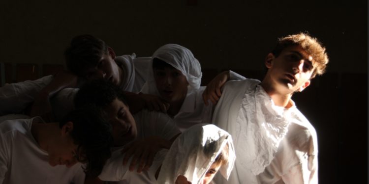 Gli studenti della Scuola Don Gnocchi in scena (foto CMC)