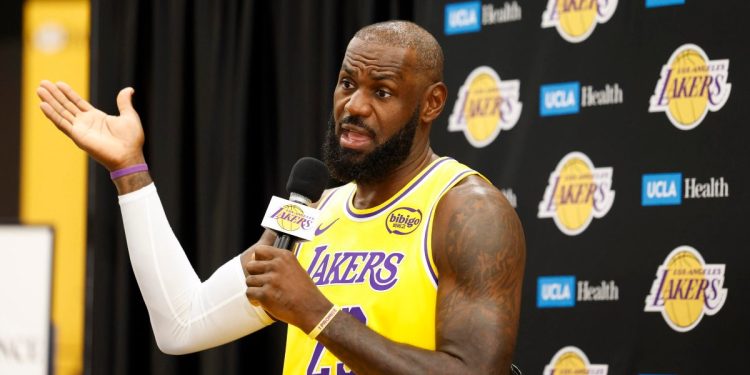 LeBron James al Media Day con i Los Angeles Lakers (Foto ANSA)