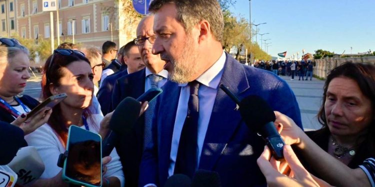 Salvini contestato a Livorno