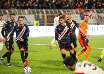 L'Altamura festeggia un gol (da facebook.com/TeamAltamura)