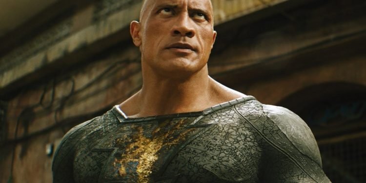 Dwayne Johnson è Black Adam, nel film in prima serata su Italia 1 (Foto Web)