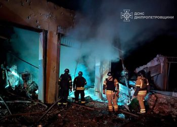 Dopo un attacco russo a Kryvyi Rih, regione di Dnipropetrovsk, 23 febbraio 2025 (EPA/STATE EMERGENCY SERVICE OF UKRAINE)