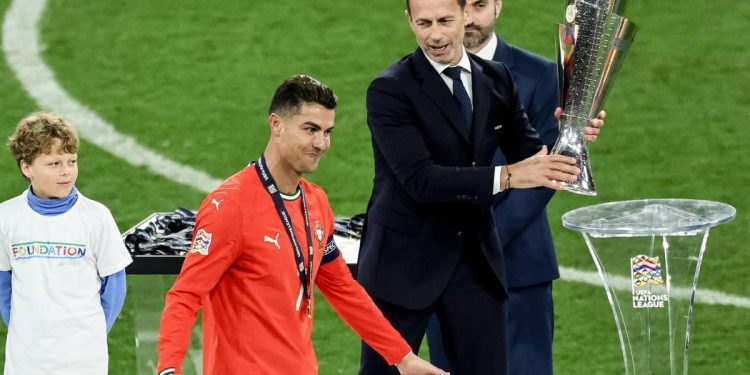 Aleksander Ceferin premia il Portogallo vincitore della Nations League (Foto ANSA)