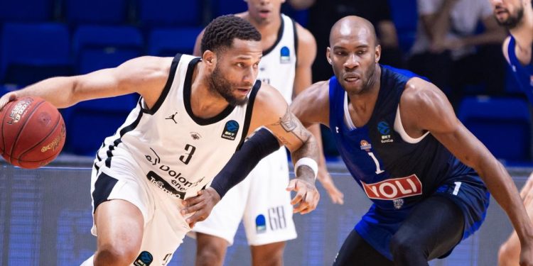 DeVante' Jones in Buducnost Trento (da facebook.com/AquilaBasketTN)