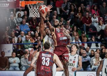 Jordan Parks a canestro con la Reyer Venezia (da facebook.com/ReyerVenezia)