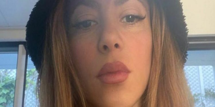 Shakira con il cappello