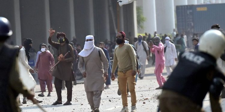 Proteste e scontri a Islamabad, Pakistan