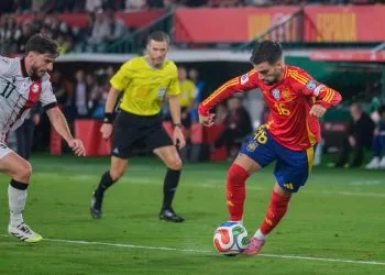 Alex Baena in azione con la Spagna (Foto ANSA)