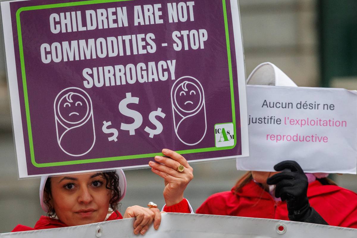 Proteste contro utero in affitto