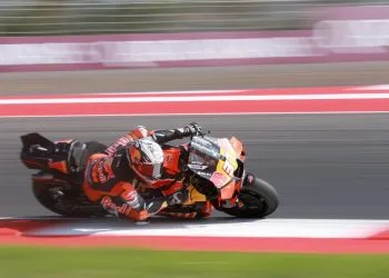 Pedro Acosta in sella alla KTM in MotoGp (Foto ANSA)