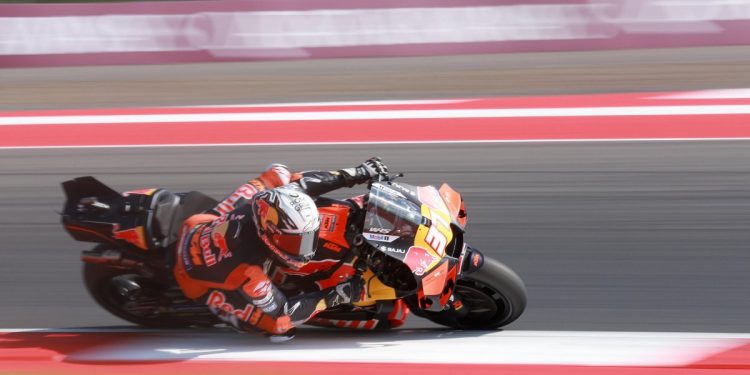 Pedro Acosta in sella alla KTM in MotoGp (Foto ANSA)