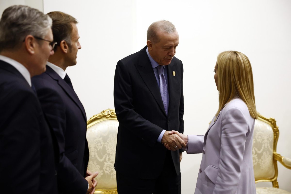 Erdogan con Meloni in Egitto