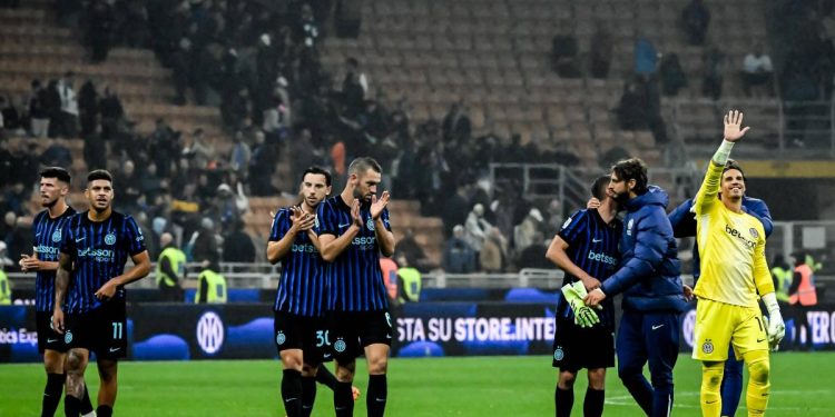 L'Inter festeggia la vittoria contro la Cremonese (Foto ANSA)