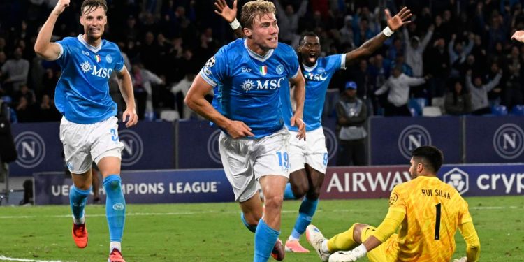 Rasmus Hojlund in gol con il Napoli (Foto ANSA)