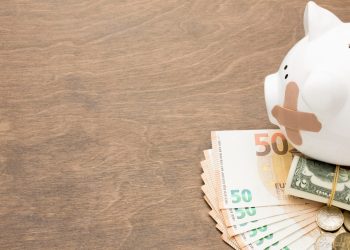 Salvadanaio con euro