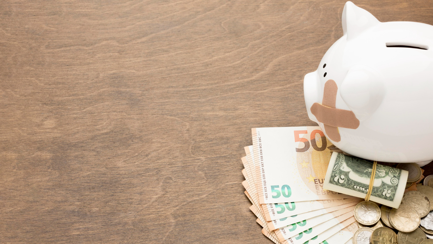 Salvadanaio con euro