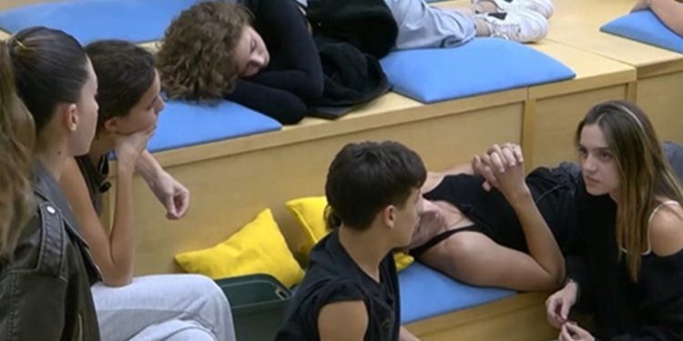 Flavia Buoncristiani, lite ad Amici 25