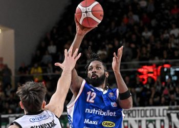 Kruize Pinkins con la NutriBullet Treviso (da facebook.com/trevisobasket)