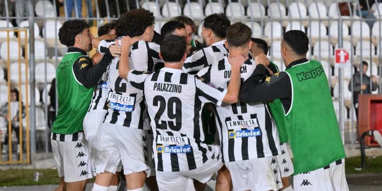 L'esultanza dell'Ascoli (da facebook.com/ascolicalcio1898fc)