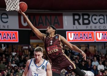 Un layup di Chris Horton con la Reyer Venezia (da facebook.com/ReyerVenezia)