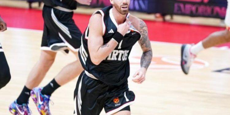 Luca Vildoza in campo con la Virtus Bologna (Foto: Web)