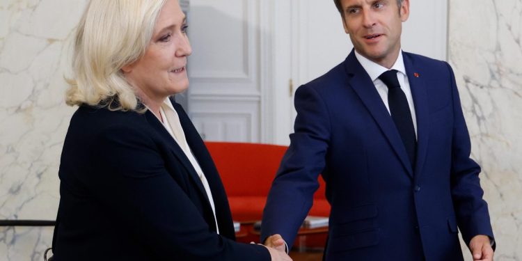 Marine Le Pen e Emmanuel Macron in Francia (ANSA-EPA 2025)