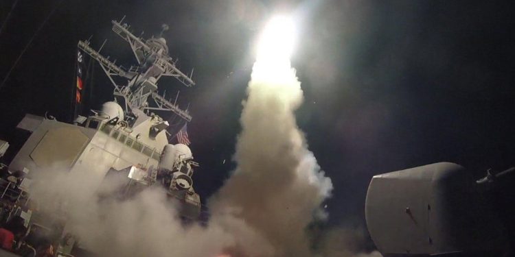 Lancio di missili Tomahawk (Ansa)