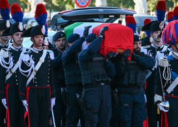 Un momento dei funerali di Stato dei tre carabinieri, brigadiere capo Valerio Daprà, carabiniere scelto Davide Bernardello e luogotenente Marco Piffari, deceduti nell'esplosione di Castel D'Azzano (Verona), nella basilica di Santa Giustina a Padova, 17 ottobre 2025. ANSA/LUCA VECCHIATO/NUOVE TECNICHE