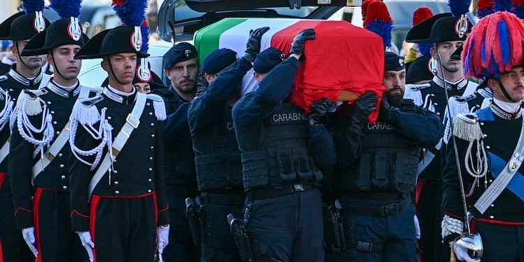 Un momento dei funerali di Stato dei tre carabinieri, brigadiere capo Valerio Daprà, carabiniere scelto Davide Bernardello e luogotenente Marco Piffari, deceduti nell'esplosione di Castel D'Azzano (Verona), nella basilica di Santa Giustina a Padova, 17 ottobre 2025. ANSA/LUCA VECCHIATO/NUOVE TECNICHE
