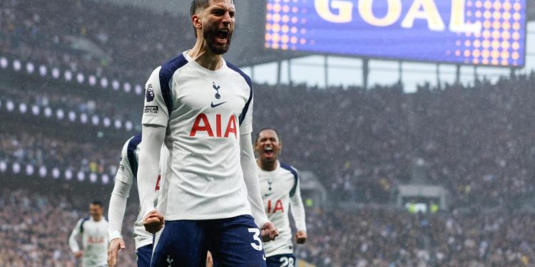 Rodrigo Bentancur in gol con il Tottenham (Foto ANSA)